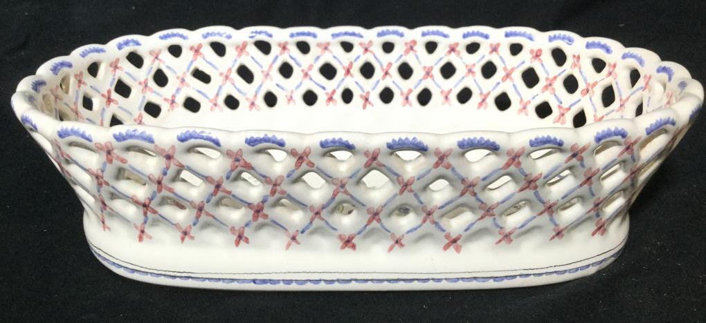 LA CERAMICA BRASIL Hand Painted Porcelain Dish: Underside of piece is marked “LA CERAMICA BRASIL Hand Painted“. Piece has hand painted floral & leaf detail. Measures approx 11.5 inches long 5 inches wide, 3.5 inches tall. tableware, tabletop ac