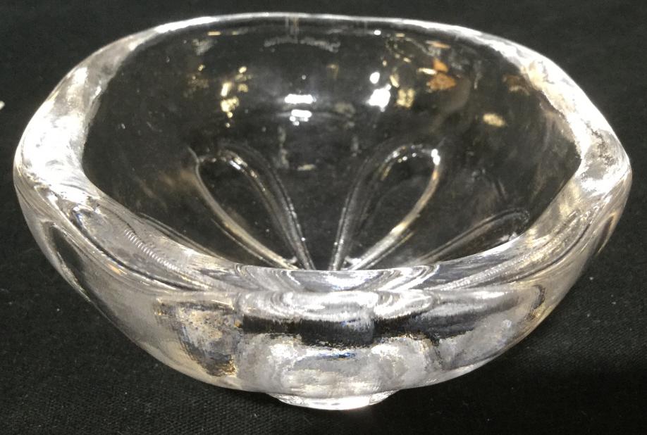 SIMON PEARCE Cut Crystal Dish: Piece near rim reads SIMON PEARCE. Piece appears to be cut crystal. Measures approx 5 inches long 4 inches wide. tableware, candy dish trinket dish, tabletop decor 6.