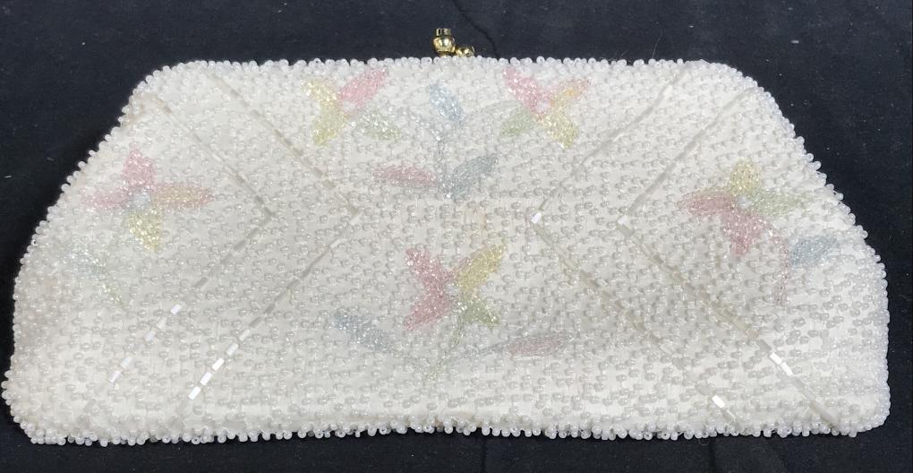 1950s RICHERE Beaded Evening Clutch: RICHERE beaded Evening Bag with floral pattern. Label reads for RICHERE, Hand Made in Japan. Beaded exterior with satin style fabric interior. Measures approx 4.5 inches in height by 8.5 inches in wid