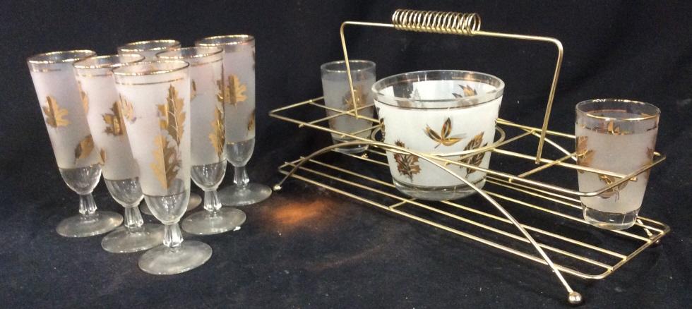 Set 10 Vintage Frosted Glass fall cups and bowl: Set contains, 6 tall fall themed drinking glasses, 2 frosted glass fall themed cups, 1 frosted glass fall themed bowl, and 1 carrying case for the cups and bowl. Bowl can be used as an ice bucket set 