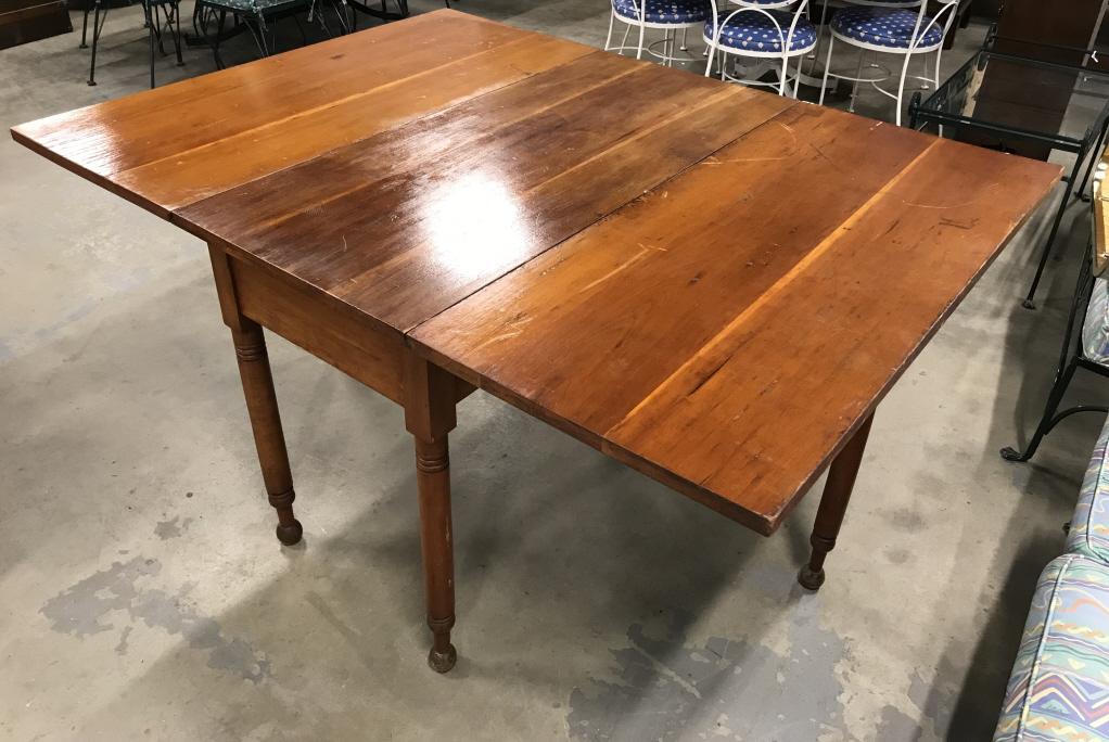 Vintage Wooden Drop-Leaf Gateleg Table: Rectangular tabletop drop-leaf gateleg Table with turned legs and ball feet. Measures approx 29.8 inches in height by 45 inches in width by 61 inches in length fully extended. Leaves each measure appr