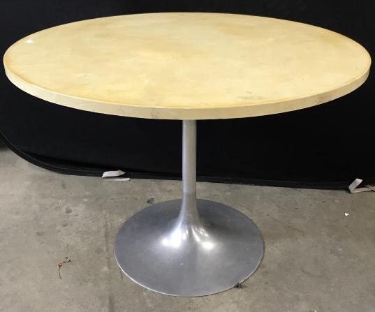 Vintage Eero Saarinen Style Tulip Table: Vintage Eero Saarinen Style Tulip Table with aluminum metal base and circular imitation marble top, some scratches to base and yellowing to top, measures approximately 41.5 inches in diameter x 30 inc