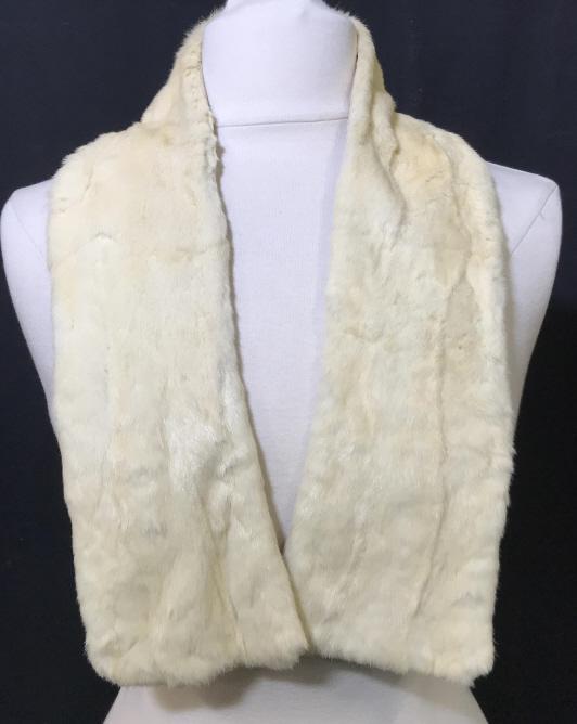 Luxury Vintage Fur Stole Scarf: Luxury vintage fashion accessory. Cream tone fur, possibly rabbit. Measures approx 37 inches in length. Pelt is in good condition. Vintage fashion accessory, fur scarf, stole, Shawl, outdoor cold weat