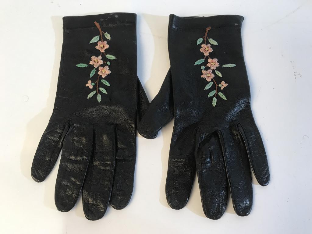 Lot 4 Pairs Mixed Embroidered Leather Gloves: Lot 4 pairs of Vintage women’s embroidered leather hand gloves. Gloves range in tones of black and cream, with embroidered floral details. Largest gloves measure approx 11.5 inches in length by 3.5 