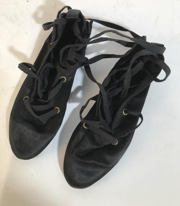 VINTAGE DKNY ITALIAN BALLET FLATS: Black vintage ballet flats size 5.5. Fabric upper, leather soles Bottom reads Made in Italy. Tie up laces. Vintage shoes, vintage fashion, vintage ballet, ballet, ballet collectible, ballet accessorie