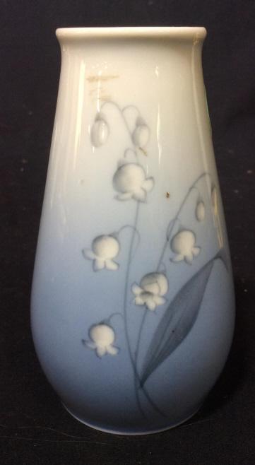 Copenhagen Porcelain Vase, Vessel: Marked for Copenhagen porcelain, Made in Denmark, trademarked and numbered, vase, vessel, table ware, collectible porcelain ht app 5 inches