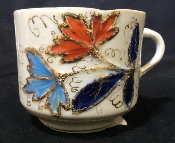 C1930 German Porcelain Mustache Cup: Vintage porcelain, collectible mustache cup marked underside , circa 1930, paste up leaf design, ht app 3 inches porcelain shaving mug,mustache cup, porcelain collectible, collectible, mens accessory,