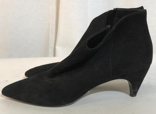 Vintage PRADA MILANO Heeled ankle point toe boots: Vintage underisde reads Prada. Size 40. Made in Italy. Shoes have vintage wear. Point toe, zipper closure. Prada emblem on bottom. Heel is approximately 2 inches tall. Boots, shoes, ankle boots, black