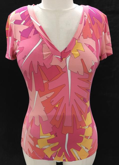 EMILIO PUCCI Tropical Leaf Crew Tee Shirt: Short sleeve Pullover Shirt, Long ‘V’ Neck, 90% Rayon, 10% Elastic. Made in Italy. Bright pinks, corals & dark yellow outlined in thin black w/ cubic leaf design. Size L. Cruise wear, Beach wear, 