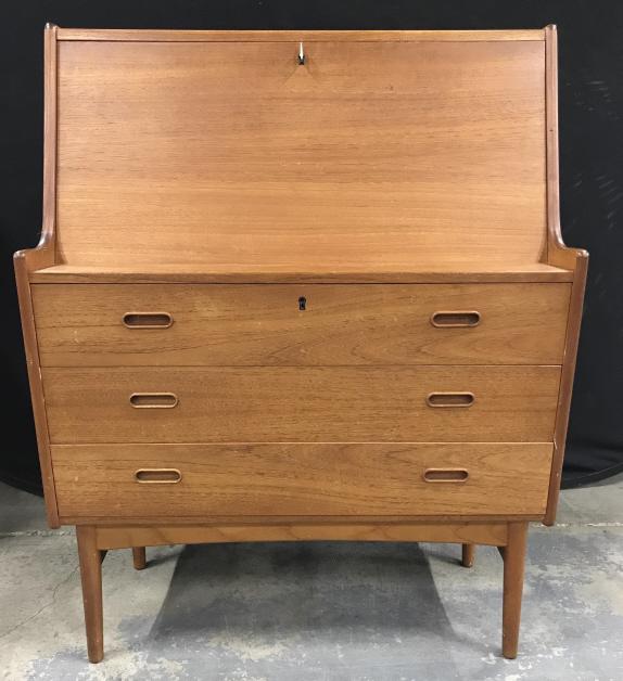 Danish MCM Borge Mogensen Style Drop Front Desk: Danish MCM Teak Wood Borge Mogensen Style Drop Front Desk with three lower dovetailed drawers, drop down desk reveals two small drawers, four compartments and an internal light that is not tested, Uni