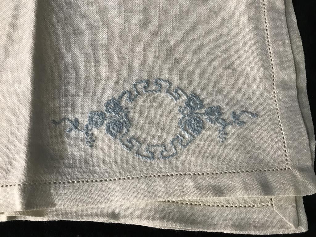 Vintage Straight Edge Table Runner/ Napkin Set: Total PCs 17, Cream Colored Contemporary Set and additional grey square napkins. Runner measures 52 x 16.5 in. approx. Matching linen Napkins-5 square w/ corner embroidery, most faded color blue, Meas