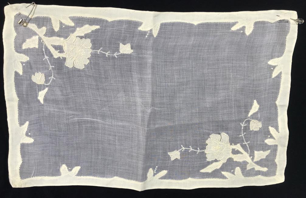 Lot 19 Vintage Table Linens Whites: One round large embroidered table center doily. Linen, scalloped edges, 24.5 in. 6 vintage sheer and appliqué Table mats . Some blemishes on one, one tear on another, 16.5 x 10.5 in. 3 Cotton cloths,