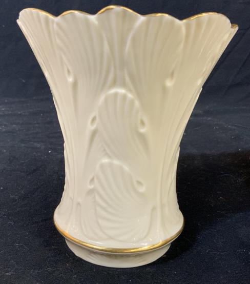 Lenox Cream Tone Porcelain Vase: Gold trim, decorative tableware, vase, vessel, marked for Lenox Made in USA, ht app 5.5 inches