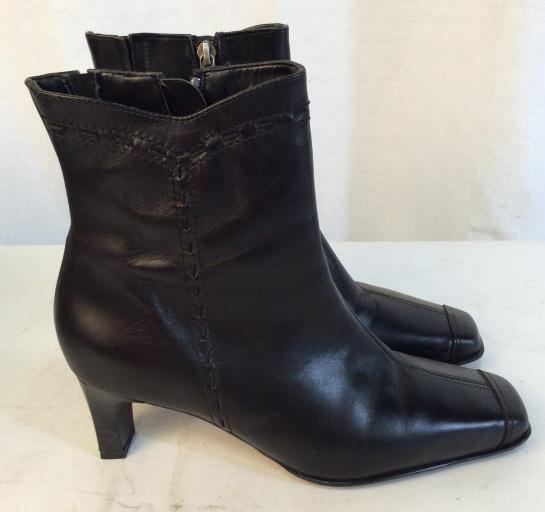 FROGGIE DAYTON LEA SMOOTH USA BLACK BOOTS 6: FROGGIE black boots. Leather upper, synthetic lining, synthetic sole. Made in South Africa. Size 6. Approximately 2.5 inch heel. Zipper closure. Froggie, froggie Shoes, froggie boots, black boots, hee