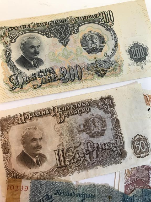 Vintage, Collectible Communist World Banknotes, 20: c.1950, 1960. Lot of 20. Minted Paper Currency from Bulgaria, Vietnam, West Germany, Bolivia. Additional paper money from England, Canada, Argentina, Spain, Nearly antique German Reichsmark from 1924.