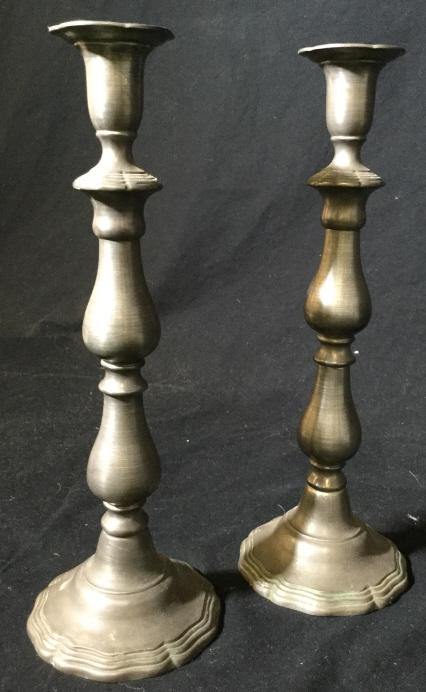 Pair Colonial Castings Vintage pewter Candlesticks: Bottom reads Colonial castings co. Meriden conn. CFC. Pewter. Approximately 12.5 inches tall. Base is approx 4 inches diameter. Tarnish visible. Candlesticks, pewter, Vintage, Colonial castings, Merid