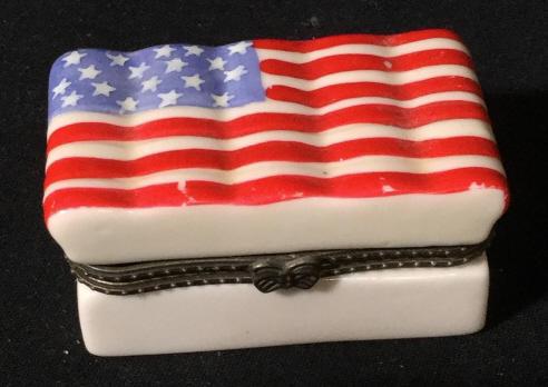 Vintage American flag ceramic Pill box: Ceramic / porcelain American flag Trinket Box. Metal closure. Possibly hand painted. Measures approximately 2.75 inches wide. Trinket Box, pill Box, Small Box, Trinket, Collectible, Collectible Item, 