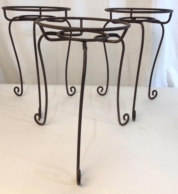 Lot 3 Metal Plant Holders: Lot includes includes a set of 3 metal planter holders. Pieces measure approx 16 inches tall 10 inches wide. Piece have 3 legs and c curve style feet. plant stand, decorative arts and accessories, hom
