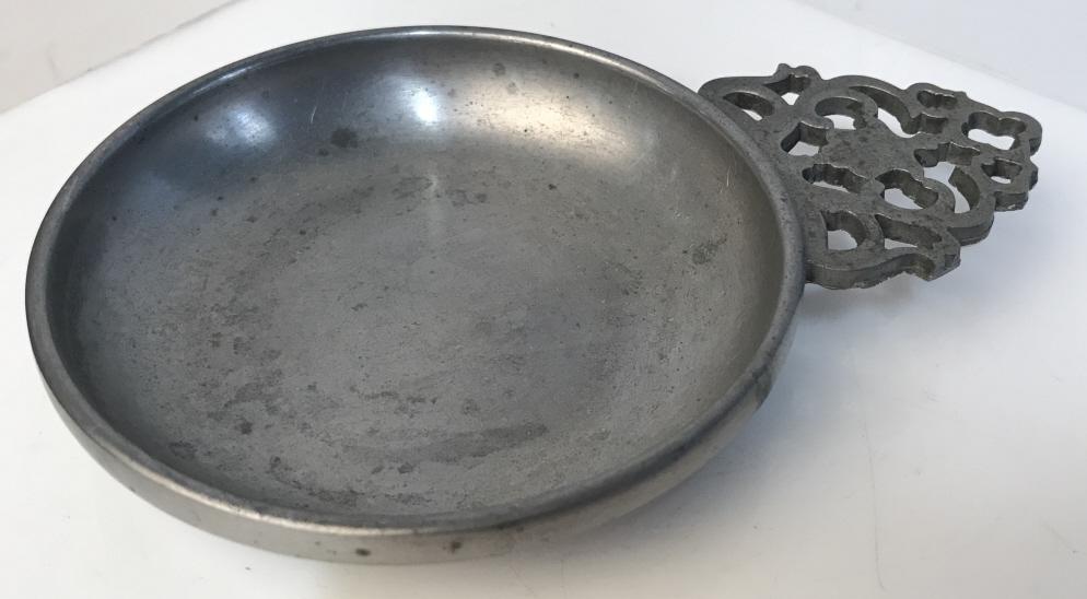 Lot 3 STEDE Pewter Porringers, Wine Tasting Cups: Marked on underside STEDE. Porringers are pewter with flat handles. Each measures approx 4 inches in diameter by 0.8 inches in depth. Might need polishing. Pewter Porringers, pewter wine tasting cups,