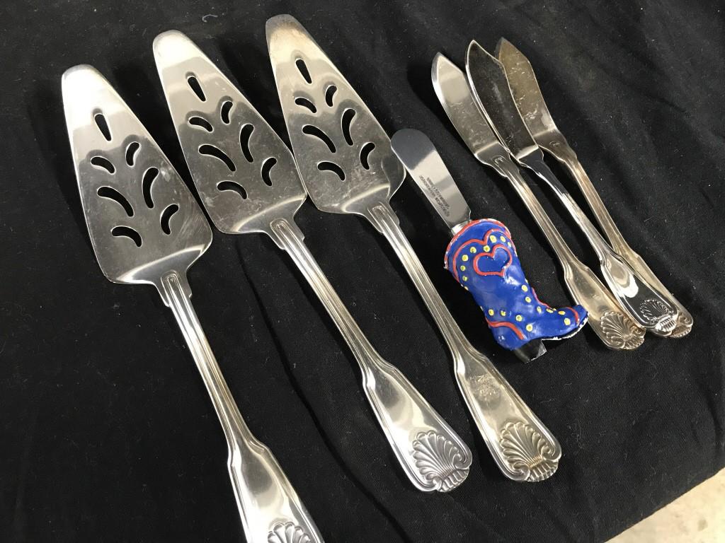 Set ‘1847 Rogers Bros’ Plated Silverware Set: Spoons, Forks, Knives, serving pieces. Shell Pattern. Lightweight pieces. No tarnish on 80% of silverware. Electric/ Silver Plate & Stainless Steel. Made in Korea. 3 Cake Servers, 1 Shallow Soup Ladle