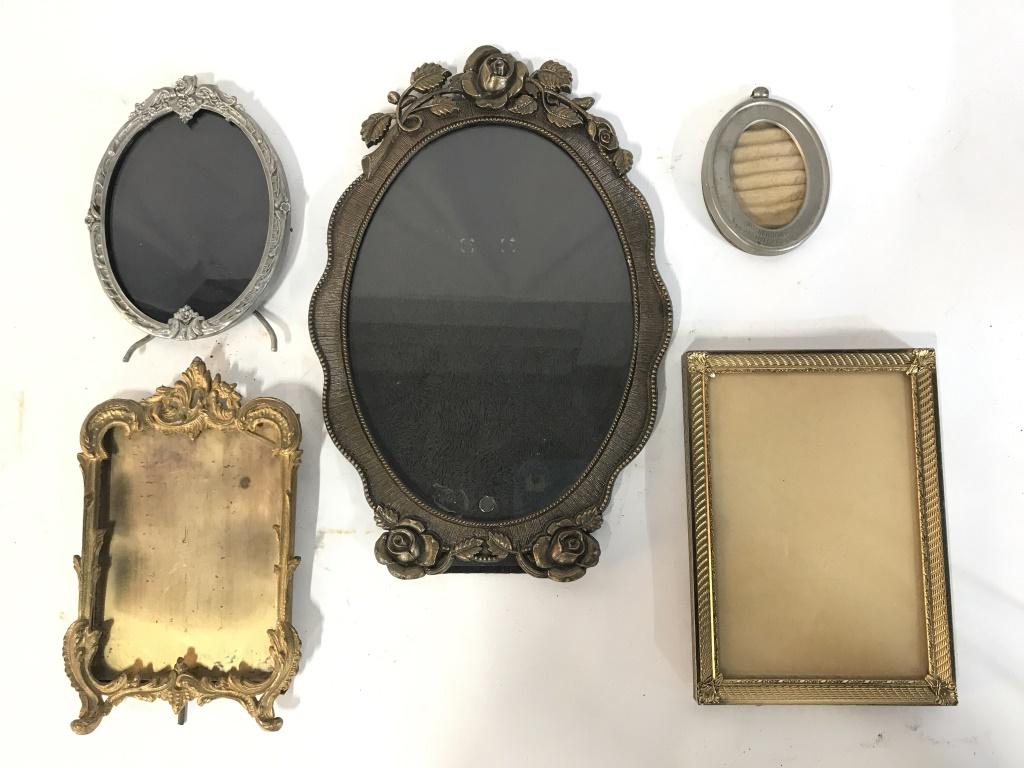 Lot 5 Vintage Metal Picture Frames: Lot 5 Vintage Metal Picture Frames Of various designs and tones of metals, largest measures approximately 11.5 inches tall x 7.75 inches wide, smallest measures approximately 3.5 inches tall x 2.75 in
