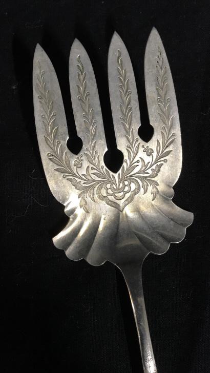Vintage Rogers Nickel Silver Etched Serving Fork: Vintage Rogers Nickel Silver Serving Fork with etched leaf and floral design, marked on reverse Rogers Nickel Silver, Measures approx 8.75 inches long x 2.5 inches wide, some slight surface scratches 