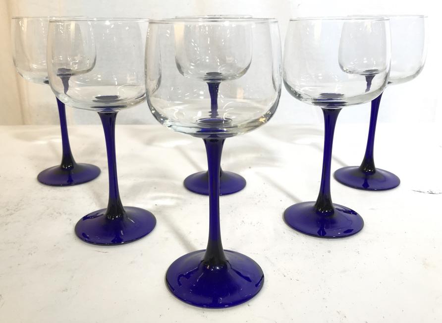 Set 6 Wine Glasses W Cobalt Blue Stems: Set 6 Wine Glasses W Cobalt Blue Stems, measures approximately 7 inches tall x 3 inches in diameter, no condition issues noted. Glassware, Barware, Wine Glasses. stemware, drinking goblets 2