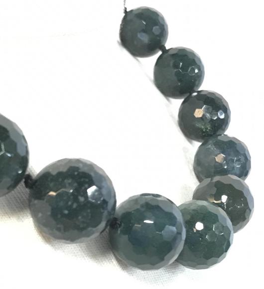 Multi Faceted Agate Grand Bead SS Toggle Necklace: Property of Ralph Lauren/Carolee Head Jewelry Designer NYC Showroom Inventory. Approx 20 mm Faceted Natural Green Moss AGATE. App 16 in. Chunky choker style. SS Toggle Clasp, marked by Designer as Ste