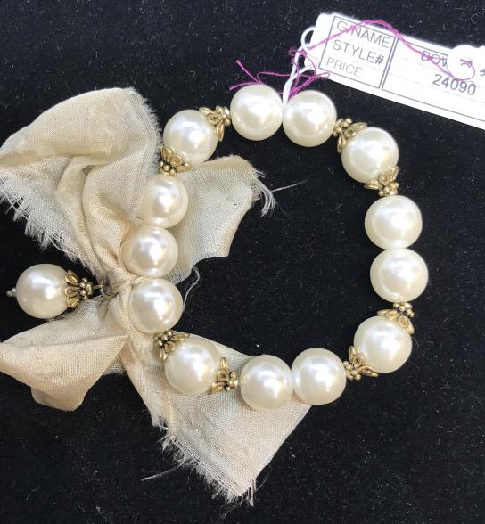 Vintage Style CAROLEE Stretch Pearl & Filigree: Accent Bracelet of Large costume white Pearls, 10 mm and Filigree Floral Accents. Designed by Carolee/Ralph Lauren former Head of Design and comes from the NYC Showroom Inventory. Beige Silk Bow Attac