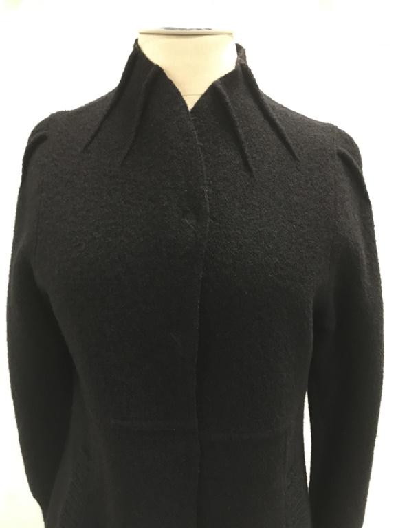 Le Petit Baigneur Paris Designer Wool Coat: Size S, 3/4 length designer wool coat from a Park Ave household. Luxury Parisian Designer Le petit baligneur. Clean lines, 5 button snaps, 36. In. long. Use as a Dress Sweater Coat for Office Wardrobe