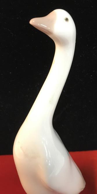 Lladró Porcelain Goose Figural, Spain: White porcelain goose/ duck Figural by LLADRÓ. Underside stamp mark, measures 7 3/4 in. ht, 2.5 in. width. No surface issues. Sculptor Jose Puche retired in 2008. Collectible LLADRÓ, Porcelain Goose