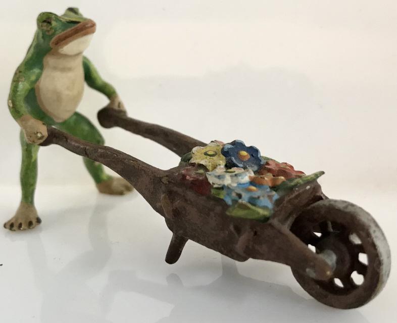 Lot 2 Antique Vienna Bronze Miniature Frogs: Lot 2 antique Cold-Painted Vienna Bronze miniature frogs, c. 1910, anthropomorphic and whimsical in style. 1 miniature figurine features 2 frogs playing pool, labeled ‘KLL’ on underside. The other