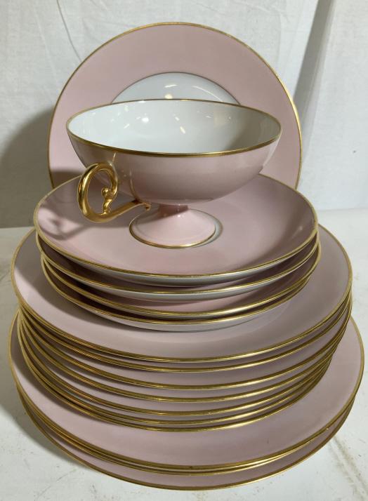Richard GINORI Blush Porcelain Dinner Service: Fine Italian porcelain partial set includes 5 dinner plates, 12 Salad plates, 7 Bread and butter plates, 4 Double handle soup bowls, 11 Tea cups, 12 saucers, minor rim chips and imperfections to gold 