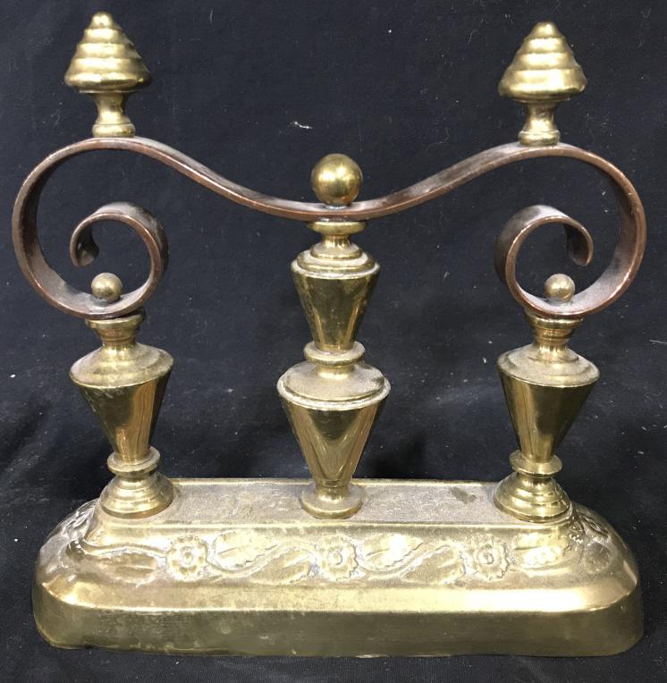 Pair Vintage Gold Toned Brass Bookends: Lot includes 2 Bookends. Each are gold toned and brass with c curved detail. Each have 2 Finials on top. Pair bookends, Bookends, Brass bookends, Doorstops, pair Doorstops. Each measures approx 9 inch