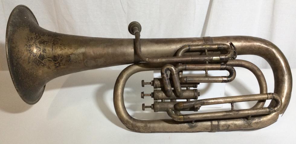 Vintage WEYMANN KEYSTONE STATE Euphonium: Vintage, possibly antique, Weymann Keystone State 3-valve Euphonium. Mouth piece is included. Piece measures approx 26.75 inches H, 9.6 inches W, the bell measures 9.8 inches in diameter. Wind instrum