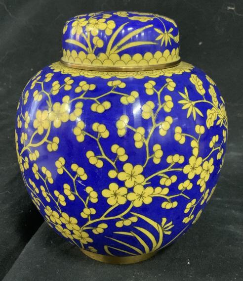Metal oriental style Ginger Jar: Oriental style urn. Blue and yellow with yellow flower motif. Measures approx 6.5 inches tall and 5 inches diameter. Bottom reads China. Urn, Chinese, tea container, container, jar, vessel, metal vess