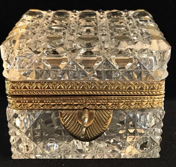 Vintage German Cut Crystal keepsake Box w Key: Vintage, possibly Antique, c. early 1900s Crystal Trinket hinge box. Decorative Brass toned Rim with lock and key (working condition) included. No tarnish patina to the brass & no wear to the glass. U