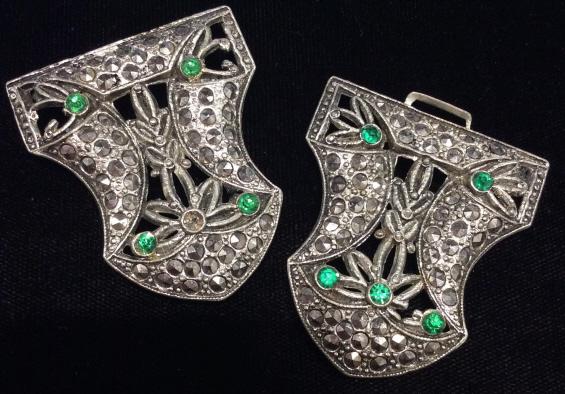 Green tnd Rhinestones and Marcasite Belt Buckle: Silver toned metal, marcasite and rhinestone details, floral open metal work design, missing rhinestone some minor surface wear. Pieces measure approx 2 in long, 4 in long put together, 1 1/2 in wide.