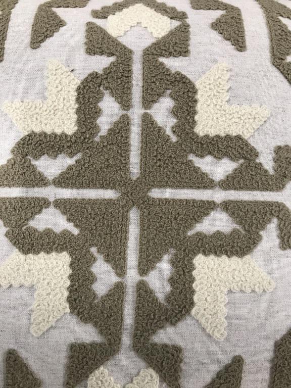 ENVOGUE Feather Down Decorative Toss Pillow: Multi Textile Removable Pillow Cover Made Of Viscose, Linen . Side seam needs re sewing. Seam zipper. Pillow insert is Feather Down. linen piping. App 20.5 x 21 in. Toss Pillow, Throw Pill, Home Accen