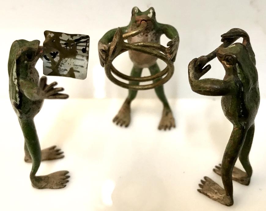 Lot 3 Antique Vienna Bronze Miniature Frogs: Lot 3 antique Cold-Painted Vienna Bronze miniature frogs, c. 1910, anthropomorphic and whimsical in style. Frogs make up a musical band, each frog playing various instruments, one singing. Frog Figuri