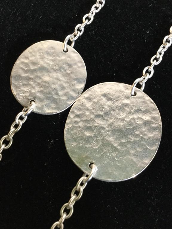 Silver Tn Hammered Disc Chain Necklace: Long classic chain necklsce, app 21 in. Lobster clasp. Flat hammered metal discs, 1 -2 in. diameter. Silver Tone Chain Necklace, Hammered Metal, Flat Disc Decor, Wearable Accessory, Necklace, Ladies F