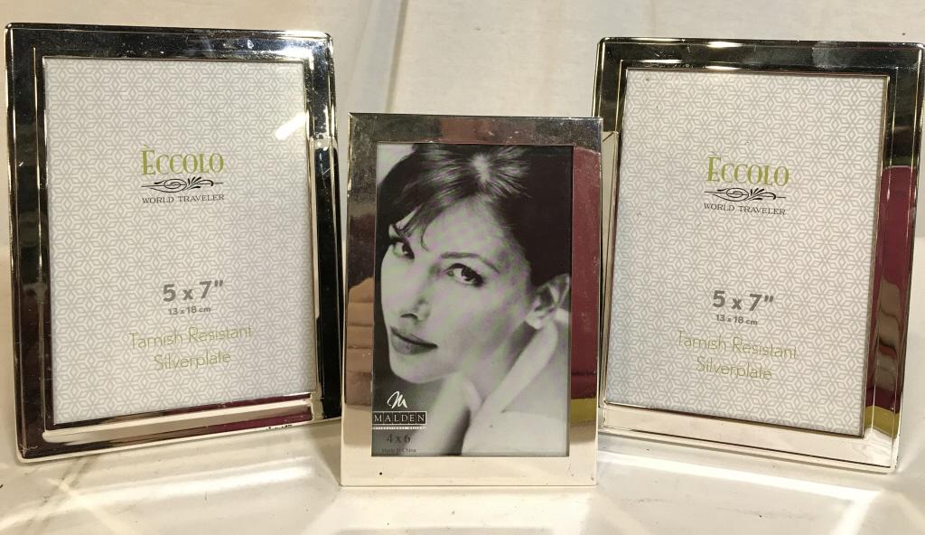 Picture Frame Lot 3: Lot consists of several picture frames. Frames are manufacture by MALDEN INTERNATIONAL DESIGNS, and ÈCCOLO WORLD TRAVELER. The largest pieces measure approx 7.8 inches H, and 5.8 inches W. Picture fr