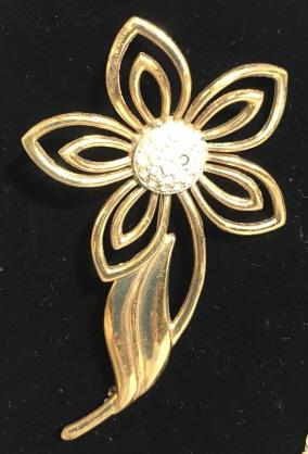 Lot 5 Costume Jewelry: Assortment chains, brooch, bracelet cuff, floral and yellow metal. All Pieces need repair or can up cycle for crafts, children’s play jewelry, etc. vintage Jewelry, Up Cycle,Costume Jewelry, 3