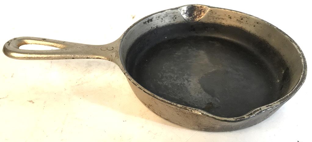 WAGNER WARE Silver Toned Handled Metal Pan: Pan is silver toned & Metal. Piece is vintage. Underside is marked WAGNER WARE SIDNEY. Pan has handle. Piece measures approx 10 inches long 7 inches wide. kitchen accessory, tableware cookware 6