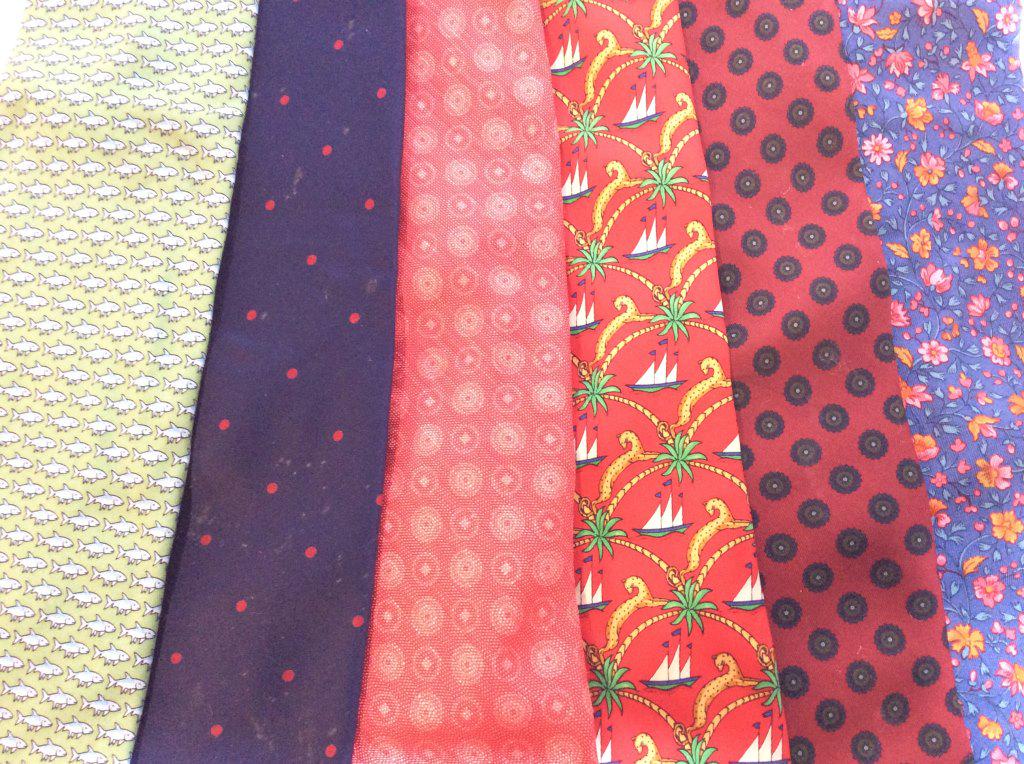 Lot 6 Men's Neckties: Lot of 6 men’s bow ties, patterns and manufacturers vary by tie. Manufacturers include VINEYARD VINES, , HERBERT JOHNSON, KITON NAPOLI, SALVATORE FERRAGAMO,BOWRING ARUNDEL AND CO. The longest tie me