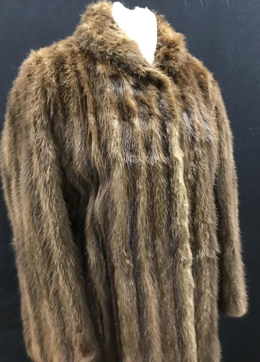 POSNER FURS Vintage Brown Mink Coat: Vintage Mink Coat from POSNER Furs in a White Plains, NY. Label on inner Lining. Dyed reddish blond brown. Length 40 in. Arm length 24 in. from mid shoulder. Across upper back 14 in. measures between