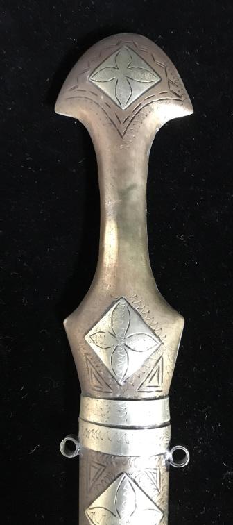 Vintage Moroccan Dagger Knife: Vintage Moroccan Dagger. The sheath and hilt of the blade is crafted from brass and what appears to be bronze. There are intricate etchings decorating the sheath and hilt. The piece measures approx 15
