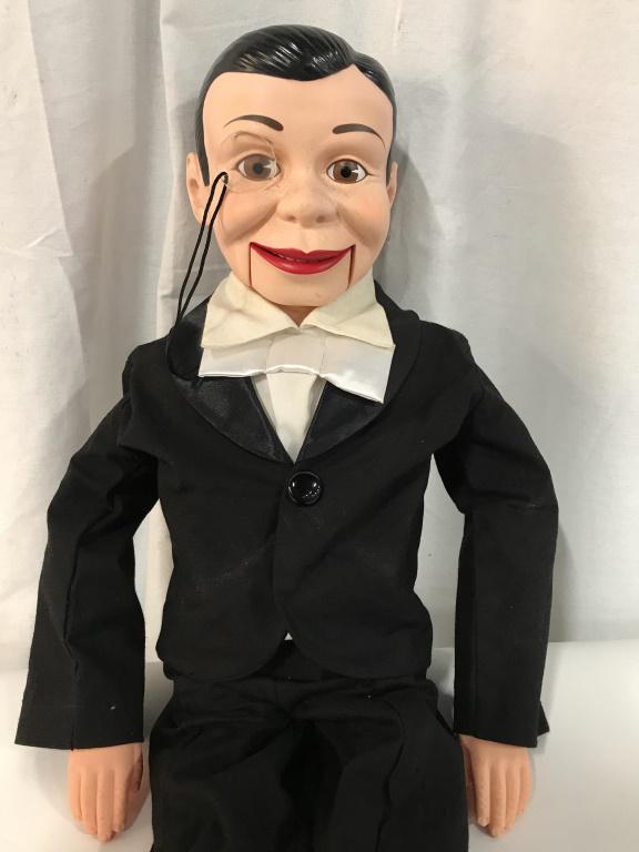 Vintage Charlie McCarthy Ventriloquist Doll: Vintage Charlie McCarthy ventriloquist dummy modeled after the dummy used by popular ventriloquist Edgar Bergen. Back of neck is marked for EEGEE Co., CM 30. Doll is hard plastic Head and hands with s