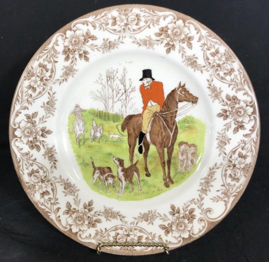 Wedgwood Master Of The Hounds Fox Hunt Plate: Wedgwood Master Of The Hounds Fox Hunt Porcelain Plate, marked on reverse Wedgwood Made In England with additional hand written letters and numbers, slight chip to edge of plate, measures approximatel