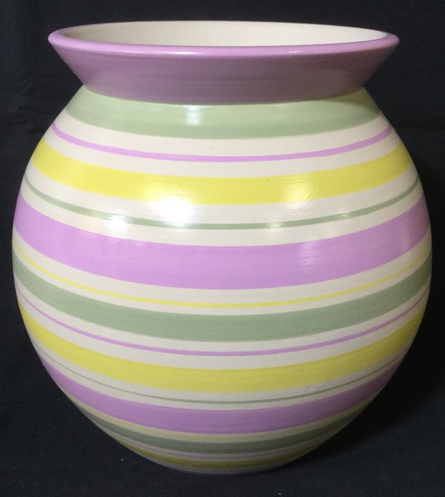 Hand Made Decorative Earthenware Vase, Peru: This piece is a decorative vase, appears to have been crafted from clay. The piece measures approx 8.5 inches H, and 8.8 inches in diameter. The piece has been colored in pastel tones of lavender, Lem